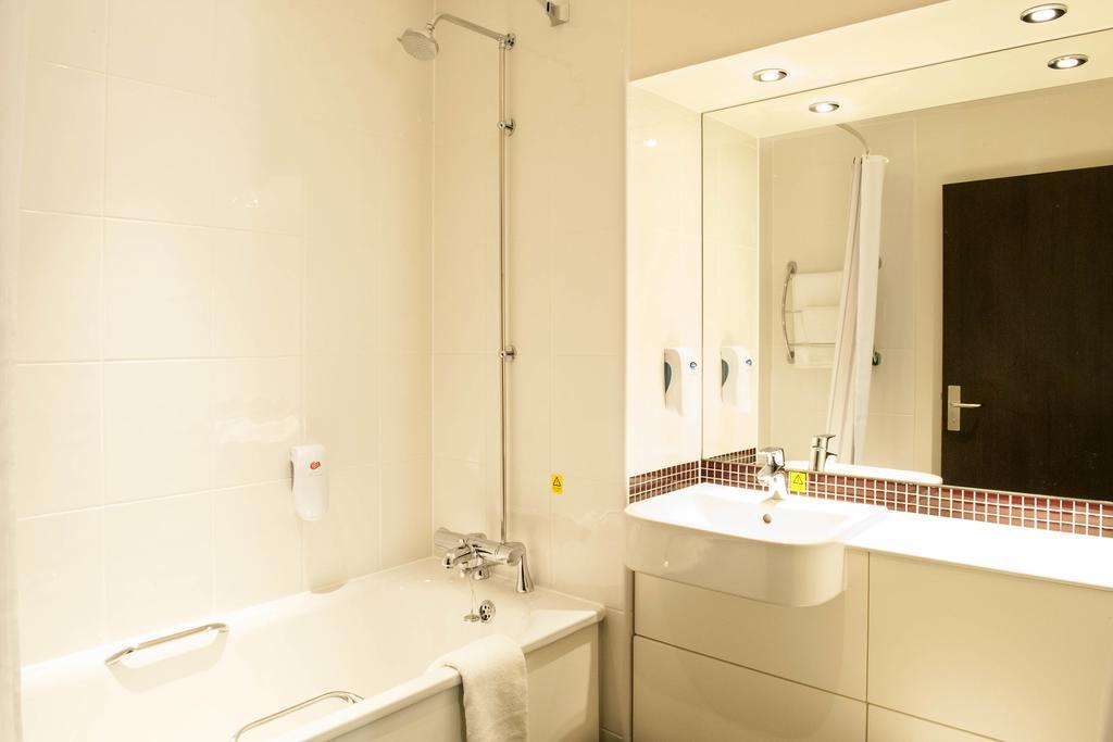 Premier Inn London Бекслігіт Екстер'єр фото